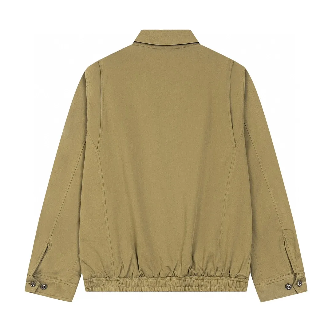 🅿️350 Ralph Lauren's new 24ss classic embroidered logo lapel executive zipper jacket for both men and women. 1️⃣Selected from high-quality original developed pure cotton fabric, with customized plaid lining inside, the overall wearing effect is very soft and comfortable. 2️⃣The workmanship details are perfectly controlled, with exquisite small logo embroidery on the chest, and the unique design style of splicing technology is used in the dropped shoulder position to highlight your personality! The version is simple but not simple! 3️⃣ Complete with tag accessories, unisex design, and a very versatile jacket for men and women!  Color: black, navy blue, khaki Size: S, M, L, XL